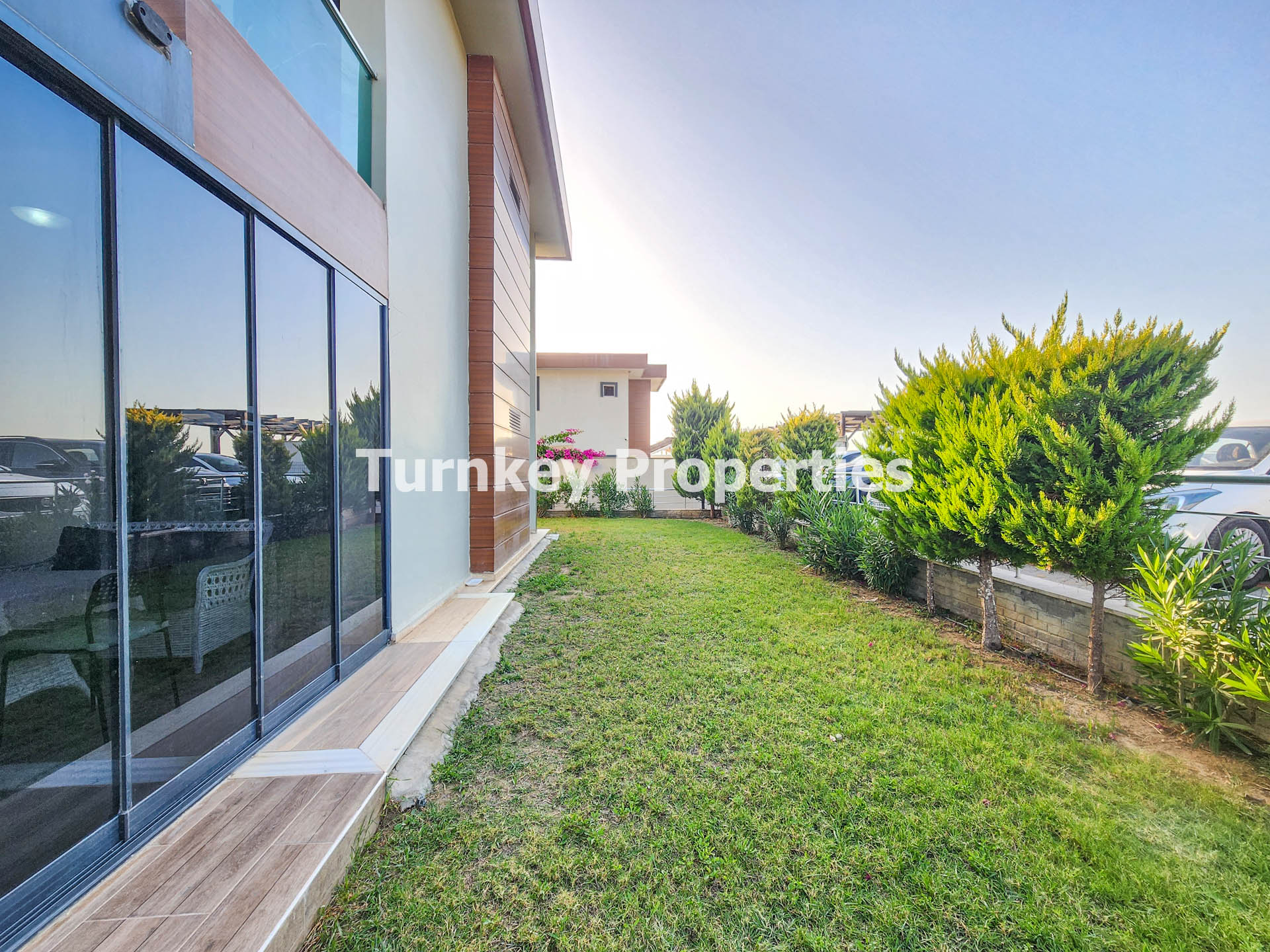 Dörttepe'de Eşinwood Satılık Bahçe Katı 1+1 Daire Geniş Bahçeli